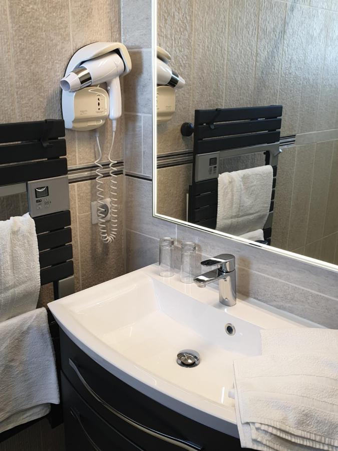 Logis Hotel Restaurant Spa Les Balcons De L'Esperance Limeuil Exterior foto